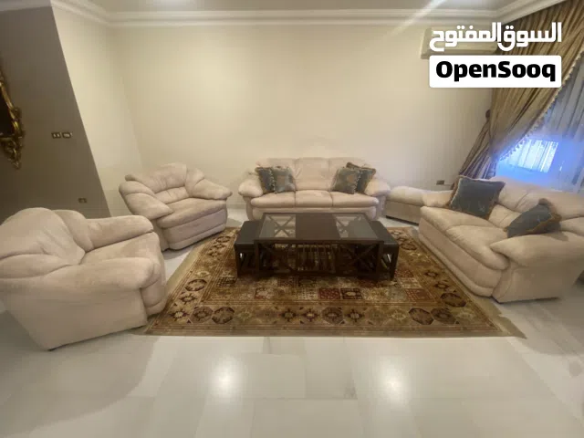 للبيع صالون مستعمل بحالة ممتازة – كامل مع الطاولات والوسائد