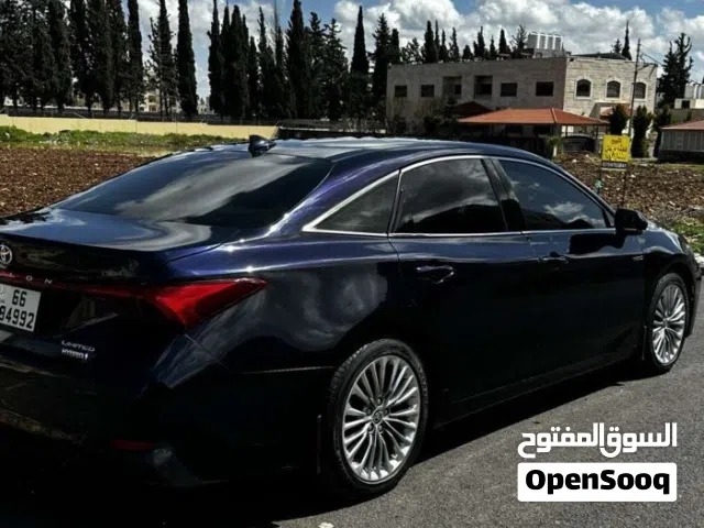 2021 تويوتا افالون Limited
