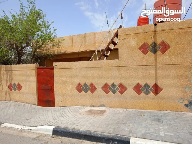 214 m2 2 Bedrooms Townhouse for Sale in Basra Qibla