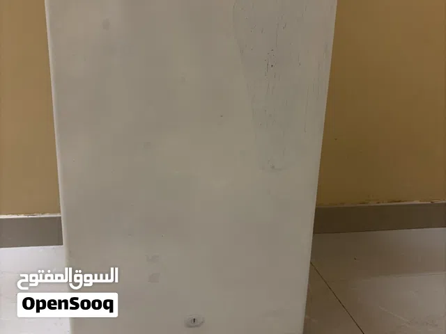 ثلاجه تصلح للسكنات او الغرف الصغيره