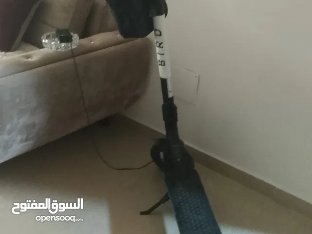 سكوتر كهرباء من شركه BIRD مستعمل بحاله جيده جداا وسريع وحالته ممتازه و مع ليز اخضر هديه