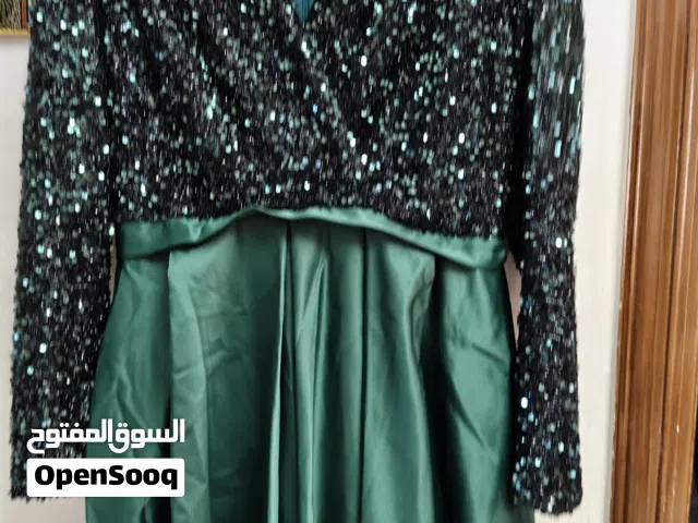 فستان سهره للبيع جديد غير مستعمل من دبي المقاس 44