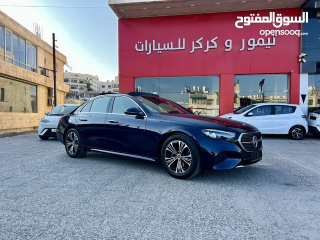 مرسيدس E200 بانوراما ميموري 4 كاميرات فرش كميل الشكل الجديد 2024 شبه زيرو مميزة جدا!!
