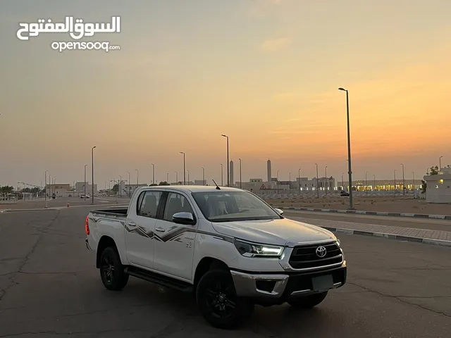 Used Toyota Hilux in Al Ain