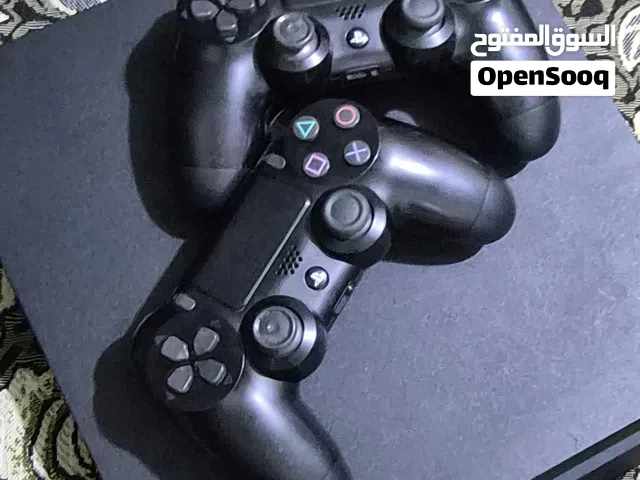 بلاستيشن 4  ذاكره 500 سلم  مهكر  الايدي مش وكاله  فيه 13لعبه مختم