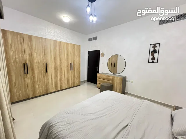 اول ساكن غرفه وصاله مفروشه بالكامل مع بالكونه للايجار الشهري في كورنيش عجمان