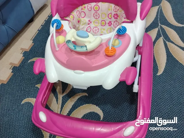 كراجة عرباية تعلم المشي للأطفال بحالة جيدة جدا ومعها كوت اهتزاز وثابت هدية
