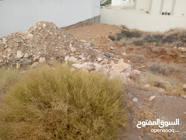 مباشرة من المالك والمالك لله ارض سكنية للبيع في بوشر السادسة في موقع متميز .