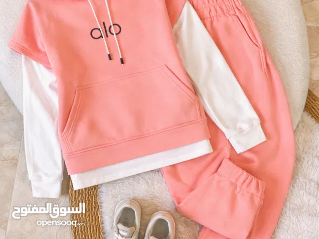 طقم رياضي نسائي انيقه ومريح - جودة عالية