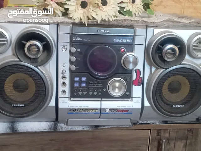 ستيريو نوع سامسونج استعمال خفيف للبيع بسعر مغري بحق سماعاته
