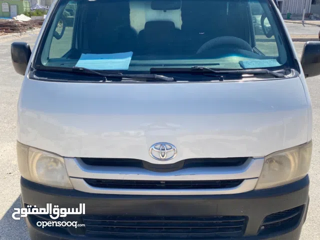 Hiace bus model 2008