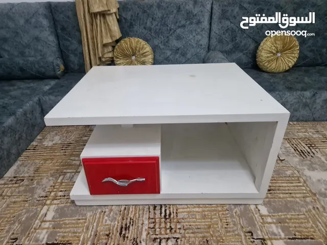 طاولة مستعملة