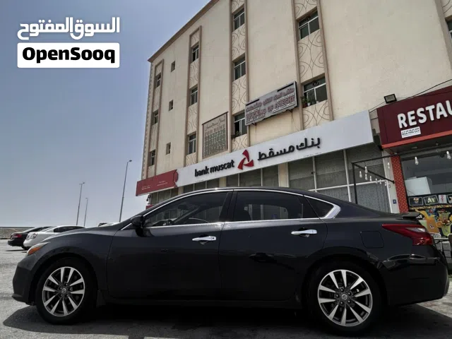 2018 نيسان التيما Standard