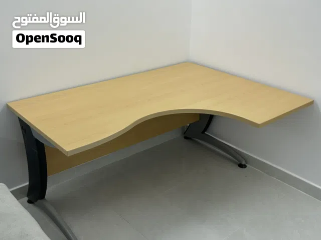 طاولة زاوية حجم كبير