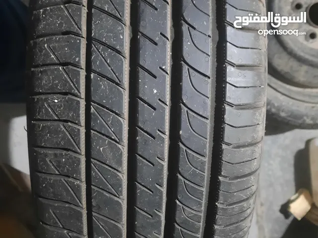 تاير دنلوب اصلي مستعمل فقط ثلاثه ايام يعني جديد مع سبير كورولا أمريكي اصلي