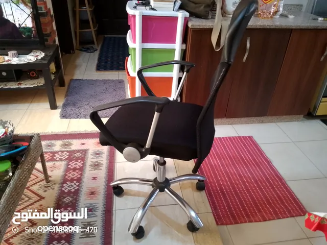 كرسي مكتب بحاله ممتازه بسعر مغري