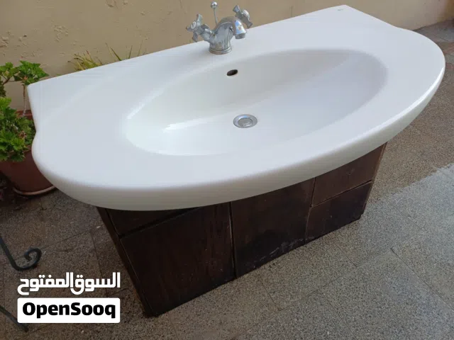 مغسله مع بطاريه استعمال خفيف وشبه جديدة للبيع