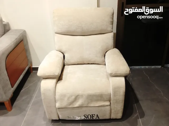 كنبه جلوس فخمه 3 وضعيات لون بيج بحاله الوكاله