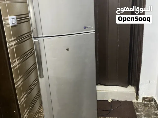 ثلاجة شارب للبيع  زي الفل  القديم الي ما بخرب