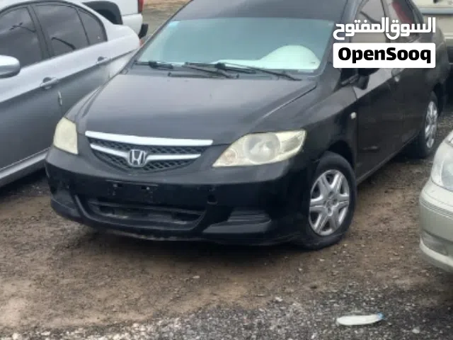 للبيع: هوندا ستي 2006 العدد 2 سيارتين الحالة: جيدة جدًا – استخدام شخصي المحرك: سليم ناقل الحركة: أوت