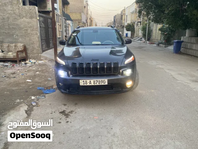 جيب شيروكي 2018 رقم وسنوية جديدة ومفحوصة هزة جديدة والسيارة فول مواصفات عدة البانوراما محرك 2400