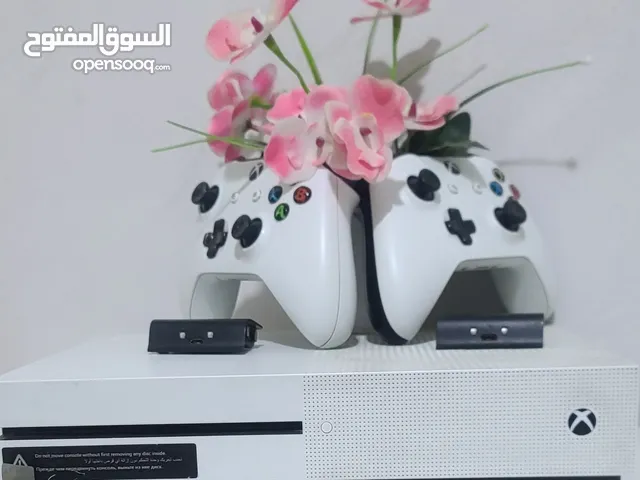 XBOX  ONE S 1Tمع حساب مليان العاب