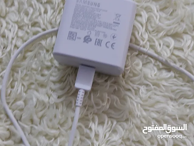 شاحن سامسونج 45 واط بدعم الشحن السريع جدا مع وصلته الاصلية وعظمة شاحن ANKER شحن سريع ب حالة ممتازة.