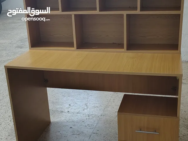 مكتب للبيع بحاله الجديد والسعر مغري