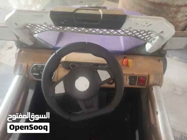 سياره اطفال 20 كيلو حجم متوسط شغاله من جميع الأمور تحكم يدوي وتحكم ريموت يعني تحكم هزاز ذهاب واياب ا