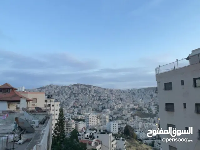 شقة للايجار شارع السكة 250 متر 4 برندات ومطبح و3 حمامات و3 غرف وسدة طابق تاني اطلالة كاشفة على نابلس