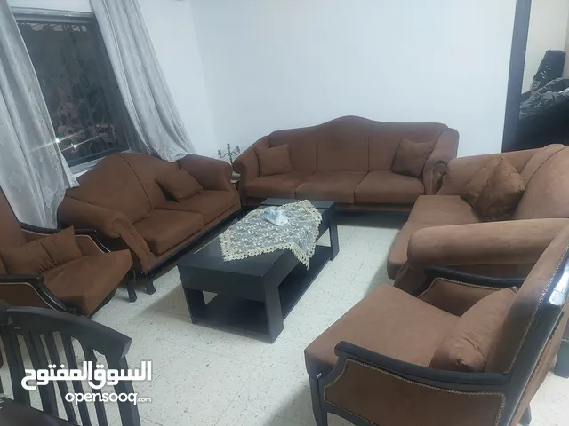 طقم كنب مع طاوله سفره ..........