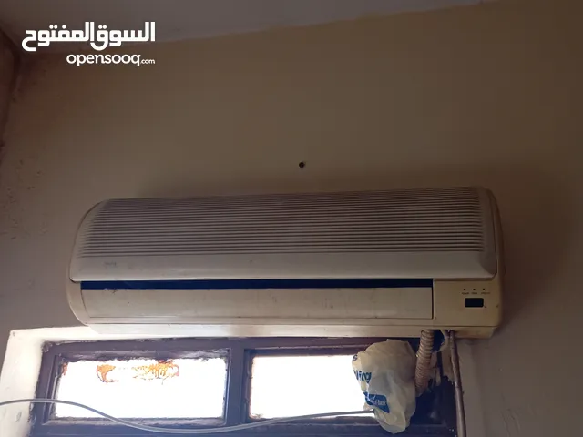 مكيف واحد طن بحاله جيده