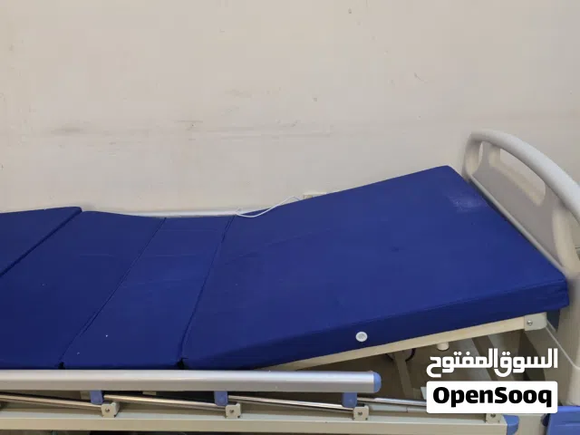 سرير طبي يدوي جديد استخدام يومين فقط