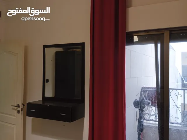 غرفة نوم وصالون مفروشة ديلوكس للايجار 250د في منطقة الجاردنز -2