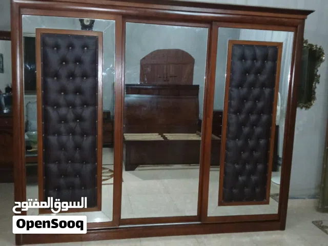 غرفة نوم ماستر تفصيل خشب لاتية18 مقشط زان قشرة بلوط بحالة ممتازة جدا جدا شبه جديد (يوجد خدمة توصيل)