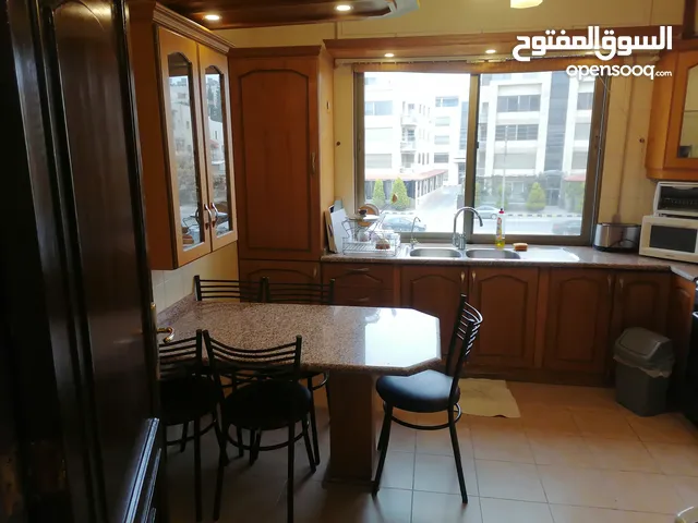 شقة مفروشة خلف مكة مول من المالك مباشرة، جاهزة للسكن نظيفة ومعقمة.