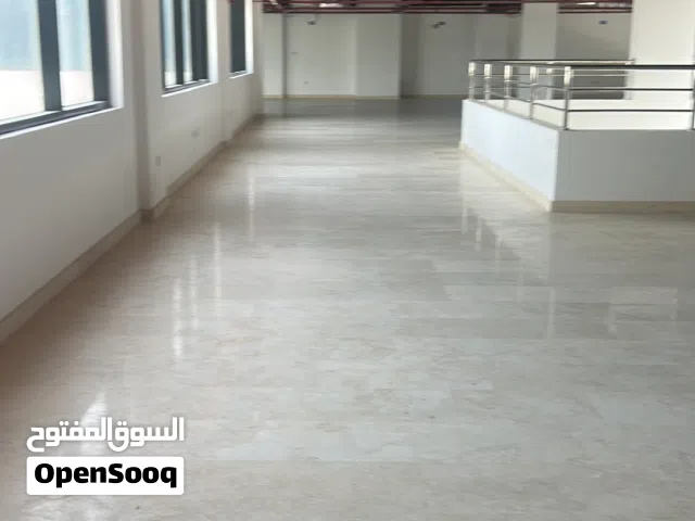 للايجار معرض في الري 2600 متر