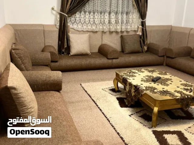 جلسة أرضية مستعملة استعمال نظيف