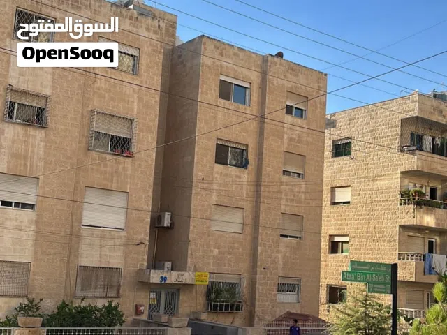شقه طابق ثالث للبيع بسعر مغري 55000 قابل للتفاوض بشئ بسيط