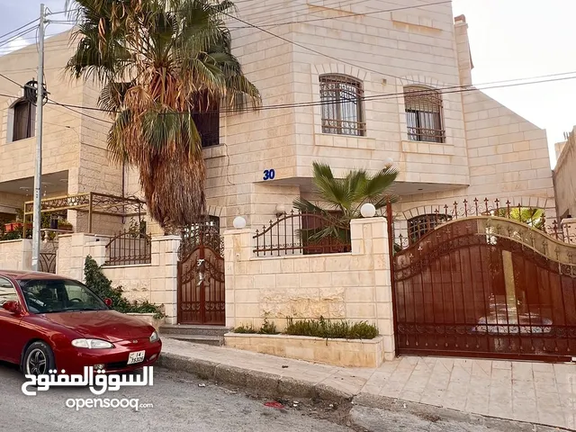 200m2 More than 6 bedrooms Villa for Sale in Zarqa Jabal Tareq