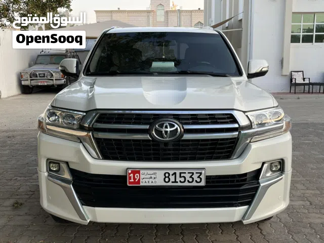 Toyota Land Cruiser VXR V8 Low KM