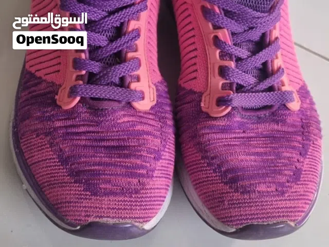 احذيه تبدا اسعارها من 1 دينار  فقط كعب و بوت رياضي وجزمه