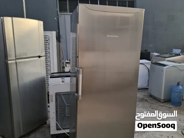 ثلاجه فريزر وقافي تحتاج كمبربسور..