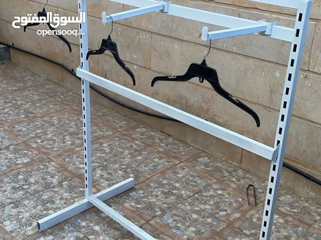 ستاندات ملابس حديد جديد ستاندات عرض ملابس تصفية أوروبية دبل جديد البيع بسعر حرق متوفر عدة
