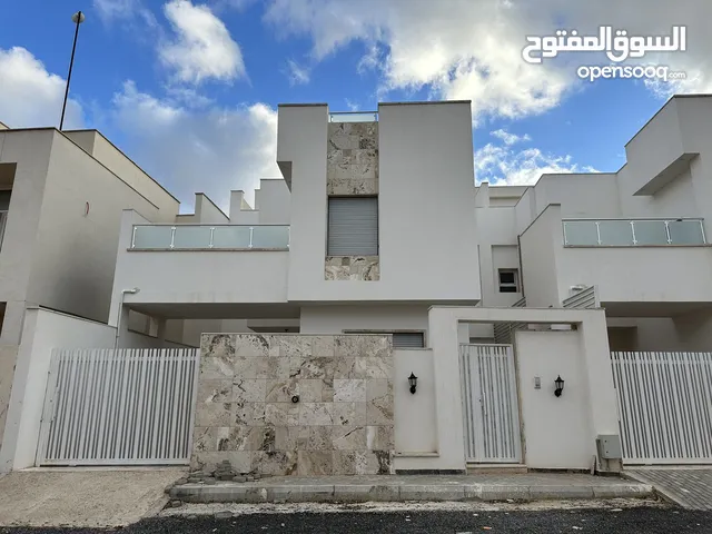 320 m2 5 Bedrooms Villa for Sale in Tripoli Al-Serraj