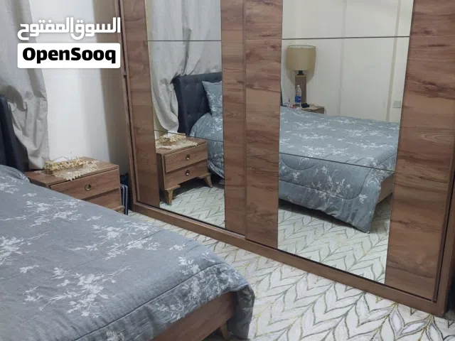 غرفة نوم كامله ستخدام سنه بحالة الجديد