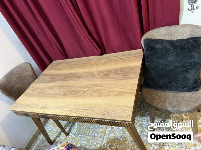 ميز طعام مستعمل قليل