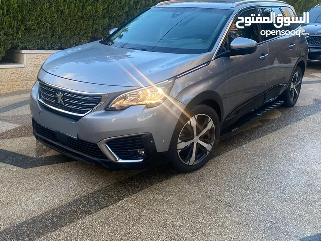 سيارة بيجو 5008