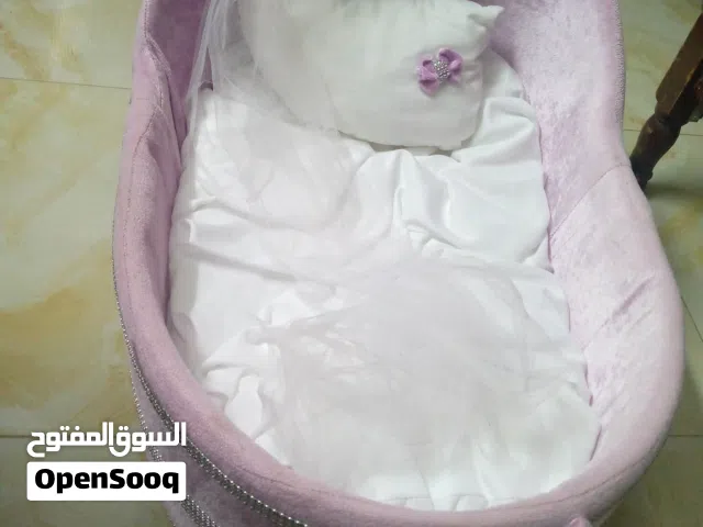 سرير طفل مميز مخمل +حماله