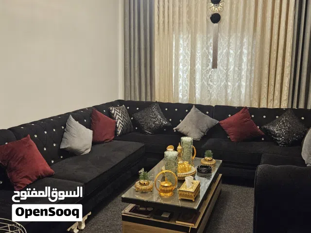 طقم كنب لم يستخدم كبتونه قماش تركي ارضية المقاعد كامل الواح لاتيه + طاولة وسط وجه رخام +زجاج